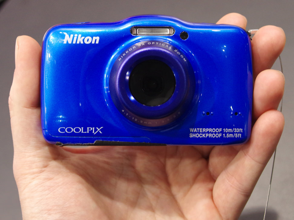 Nikon-S32-Front.jpg