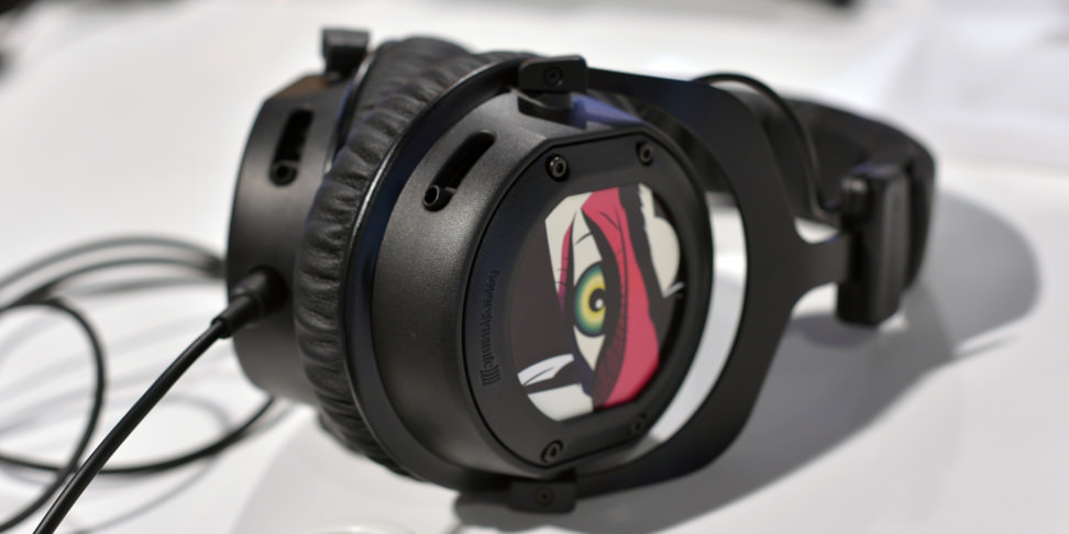 beyerdynamic-custom-one-pro-plus-table.jpg