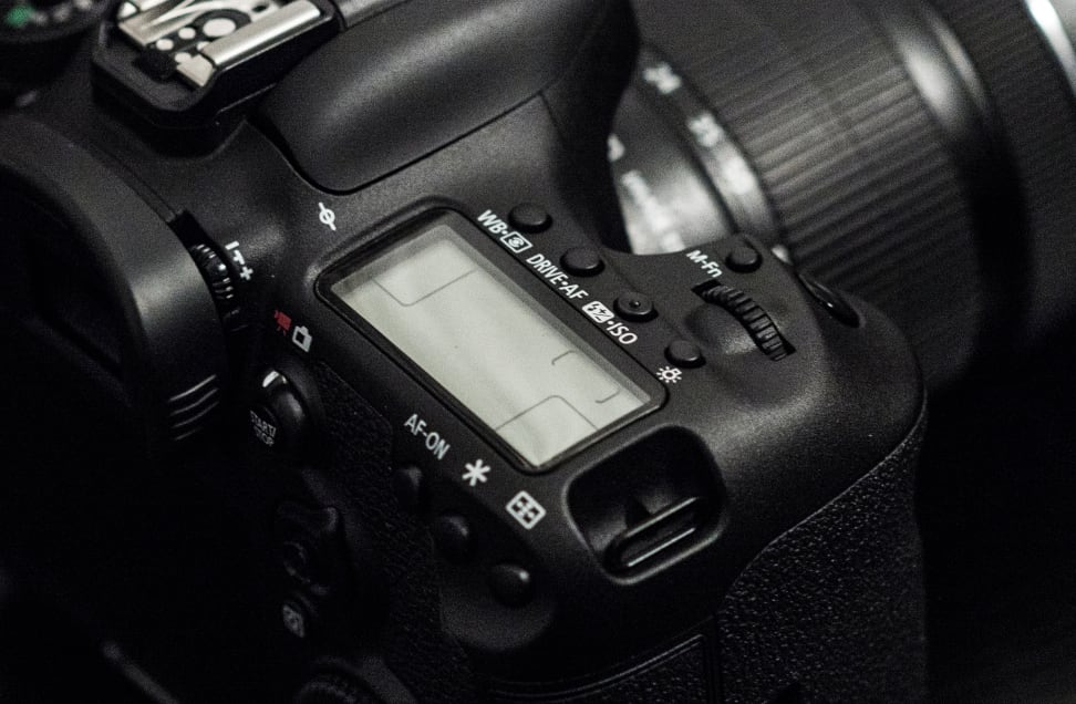CANON-7D-MK2-DESIGN-STATUS-LCD.jpg