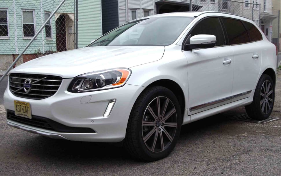2015-Volvo-XC60-Vanity.jpg