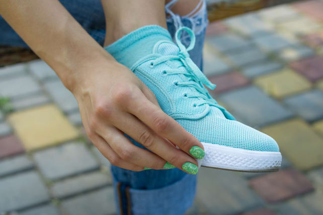 Cleaning shoes