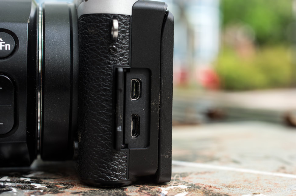 Samsung NX500 Review Design Ports