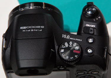 Fujifilm-finepix-s2000hd-top-375.jpg