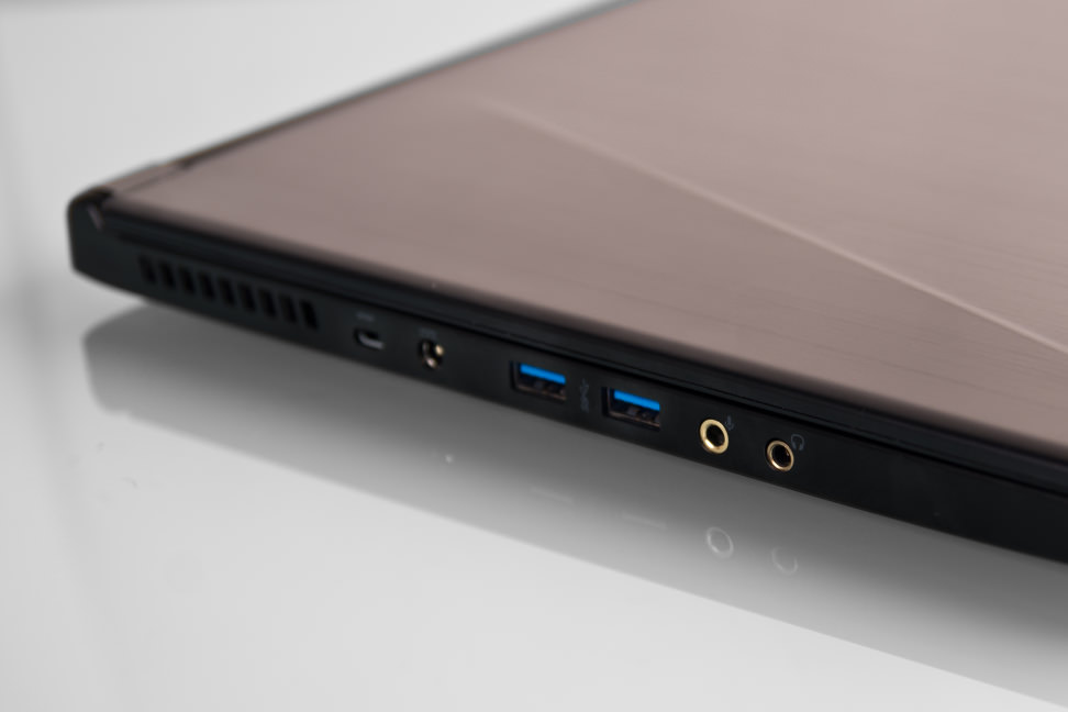MSI-Ghost-Review-Design-ports-2.jpg