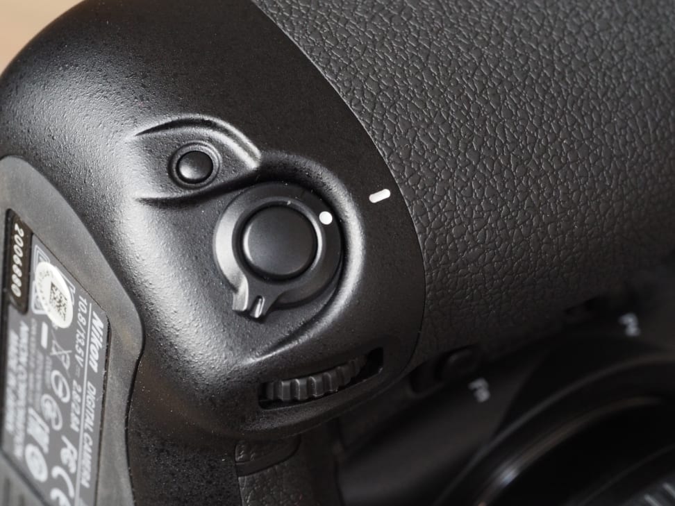 nikon-d4s-verticalcontrols.jpg