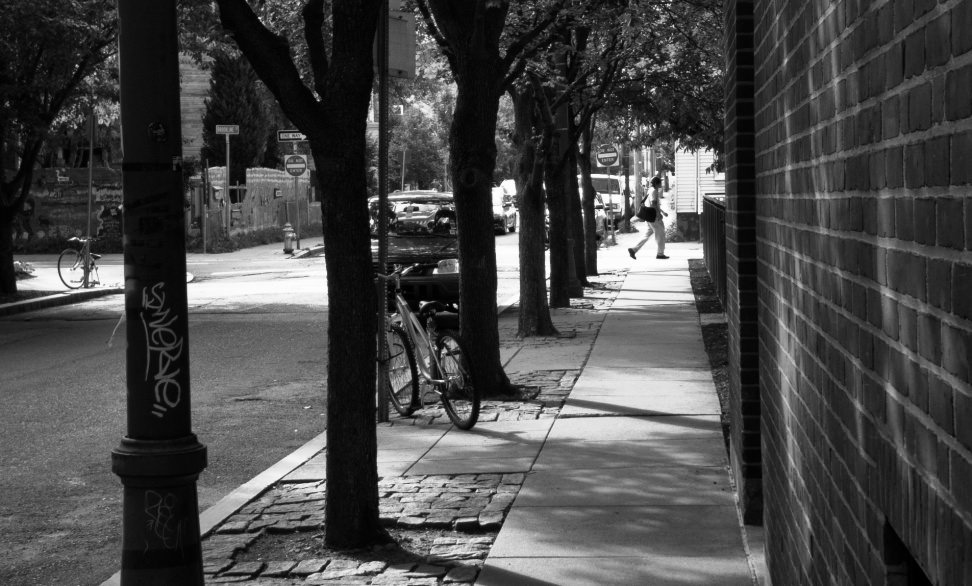 LG G4 Street Walking Sample