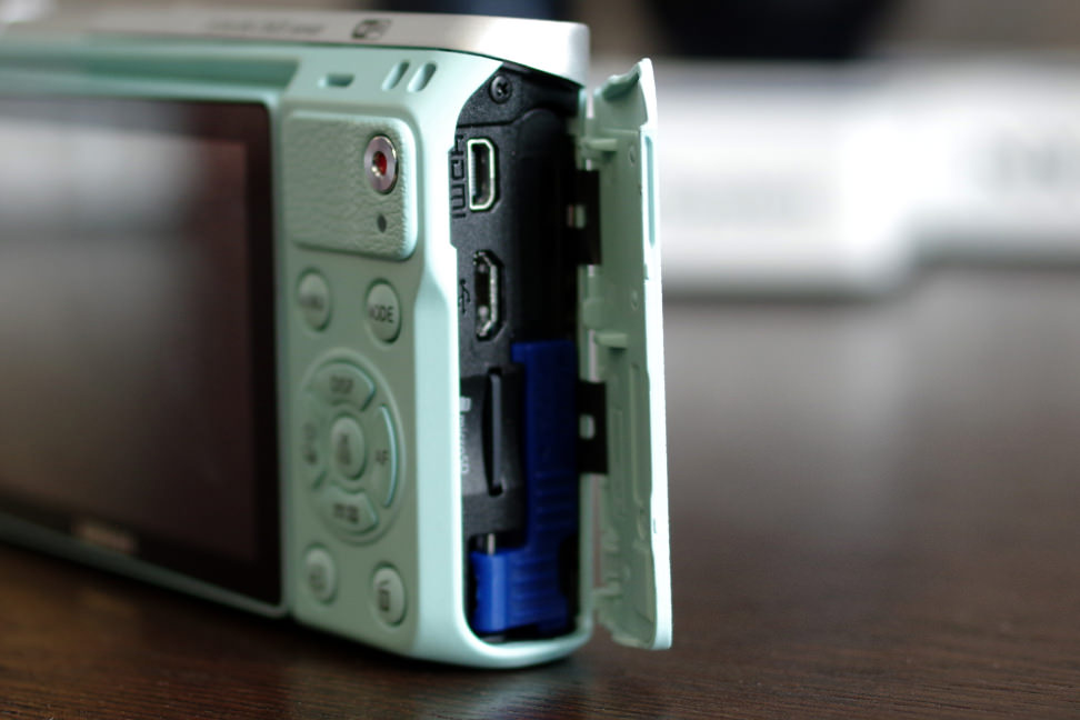 SAMSUNG-NX-MINI-PORTS1.jpg