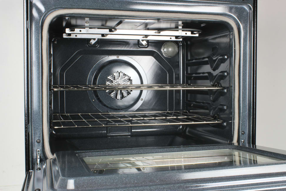 Whirlpool WFE525C0BS oven cavity