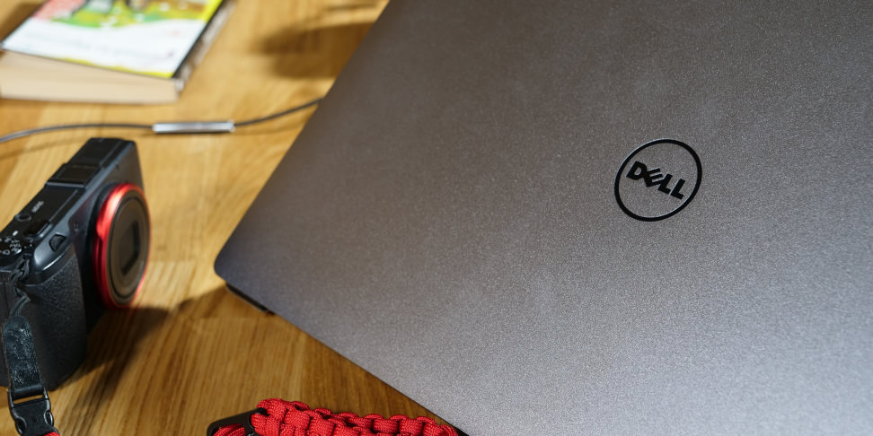Dell XPS 15 (9560) On Table