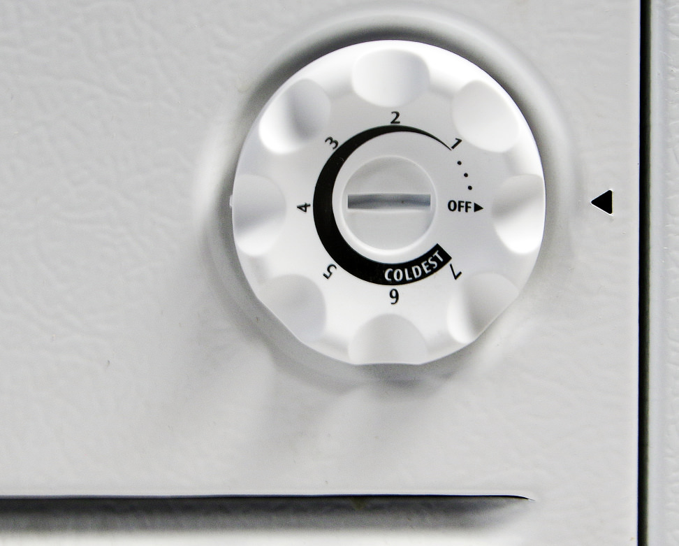Frigidaire Gallery FGCH25M8LW Controls