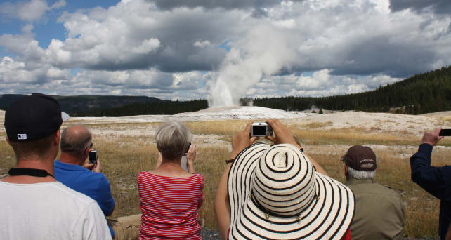 yellowstone-tourists.jpg