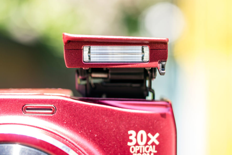 CANON-SX700-HS-FLASH.jpg