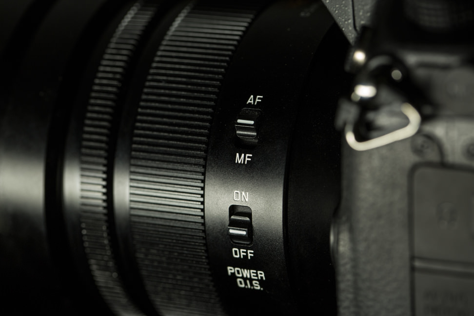 panasonic-42-5-f12-nocticron-review-design-mode-switches.jpg