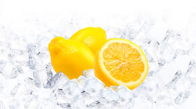 Ice cubes and lemons