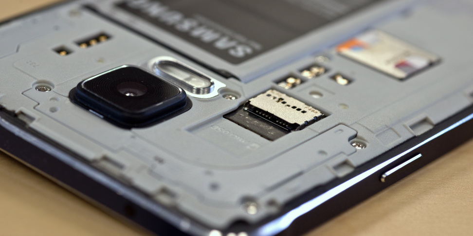 samsung-galaxy-note-4-review-design-microsd.jpg