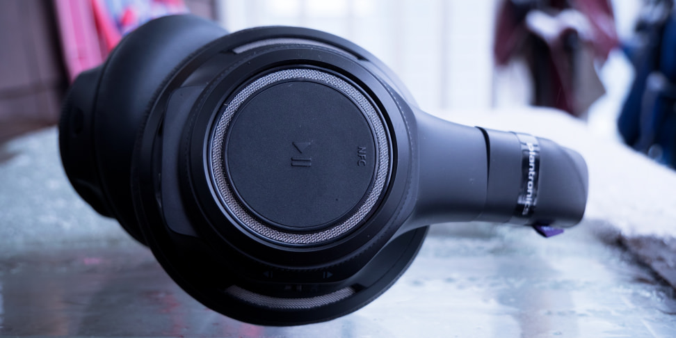 Plantronics Backbeat Pro From the Side