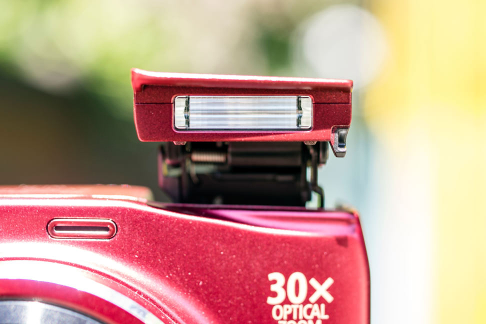 CANON-SX700-HS-FLASH.jpg