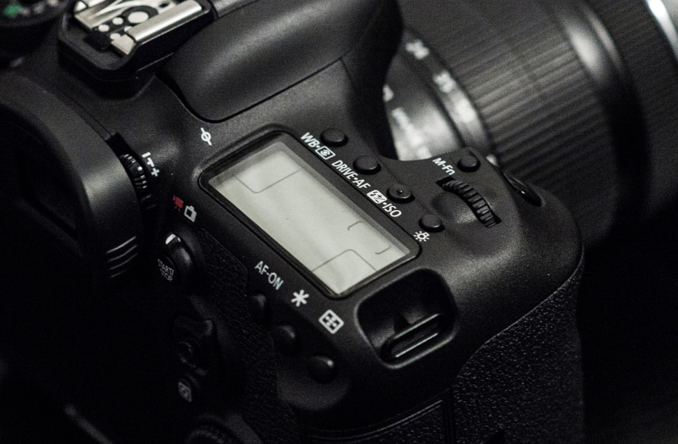 CANON-7D-MK2-DESIGN-STATUS-LCD.jpg